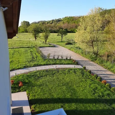 Alojamento de Acomodação e Pequeno-almoço Casa Pralunghi